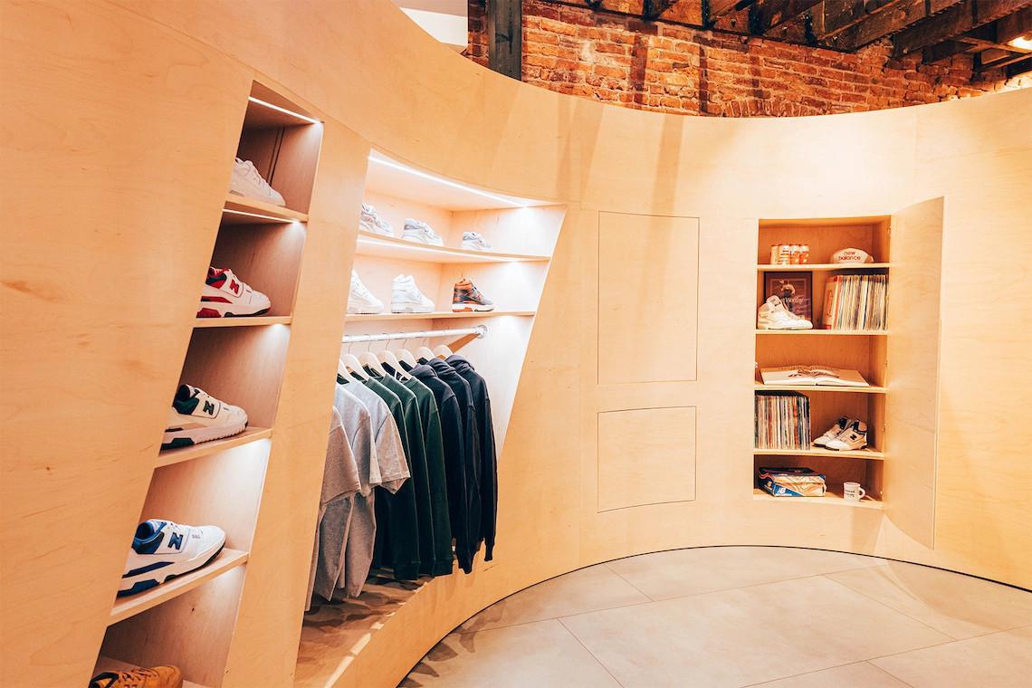 Le NBSE, une expérience de magasin New Balance, arrive à atmos D.C. le 10 mars. Le NBSE, une expérience de magasin New Balance, arrive à atmos D.C. le 10 mars.