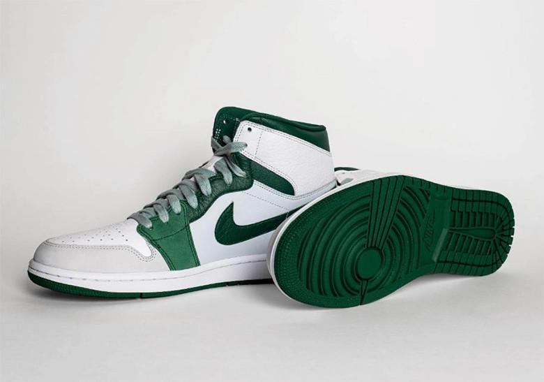 Tinker Hatfield crée une Air Jordan 1 exclusive pour la vente aux enchères caritative de la Harrington Family Foundation Tinker Hatfield crée une Air Jordan 1 exclusive pour la vente aux enchères caritative de la Harrington Family Foundation