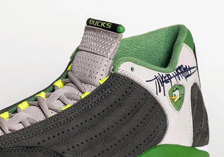 Tinker Hatfield crée une Air Jordan 1 exclusive pour la vente aux enchères caritative de la Harrington Family Foundation Tinker Hatfield crée une Air Jordan 1 exclusive pour la vente aux enchères caritative de la Harrington Family Foundation