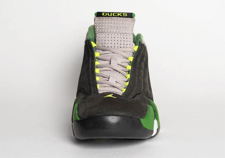 Tinker Hatfield crée une Air Jordan 1 exclusive pour la vente aux enchères caritative de la Harrington Family Foundation Tinker Hatfield crée une Air Jordan 1 exclusive pour la vente aux enchères caritative de la Harrington Family Foundation