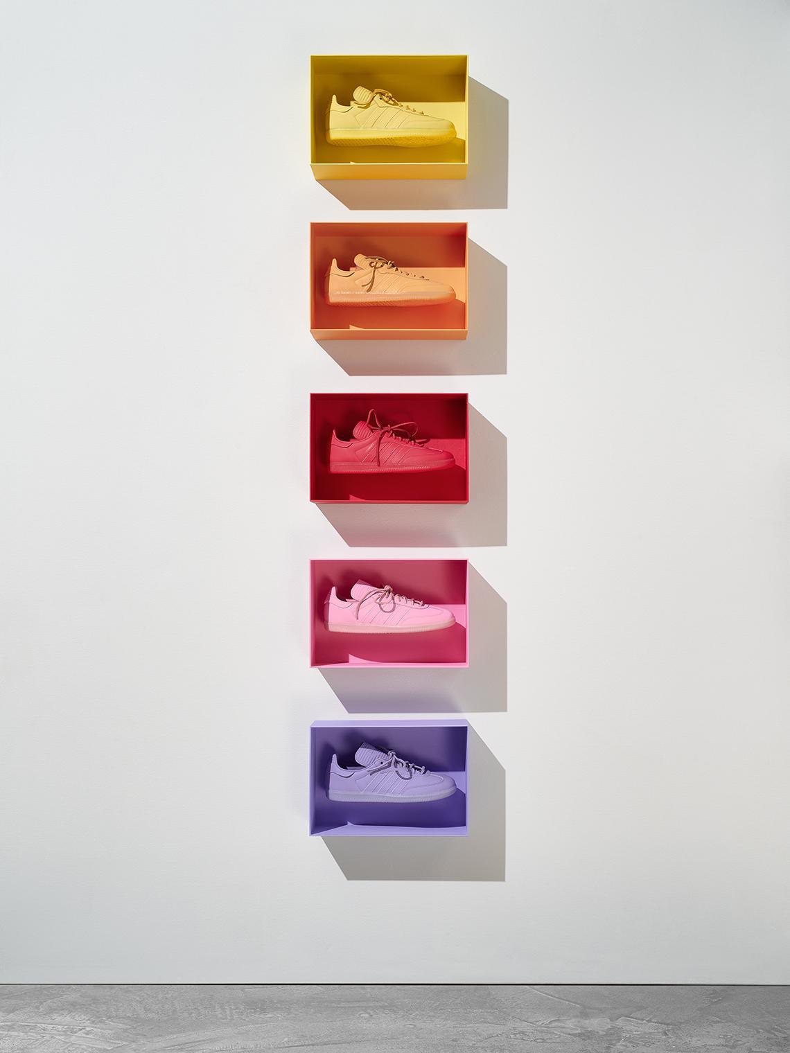 La collection adidas Humanrace Samba "Colors By Pharrell" rappelle le pack "Supercolor" de 2015. rappelle le pack "Supercolor" de 2015