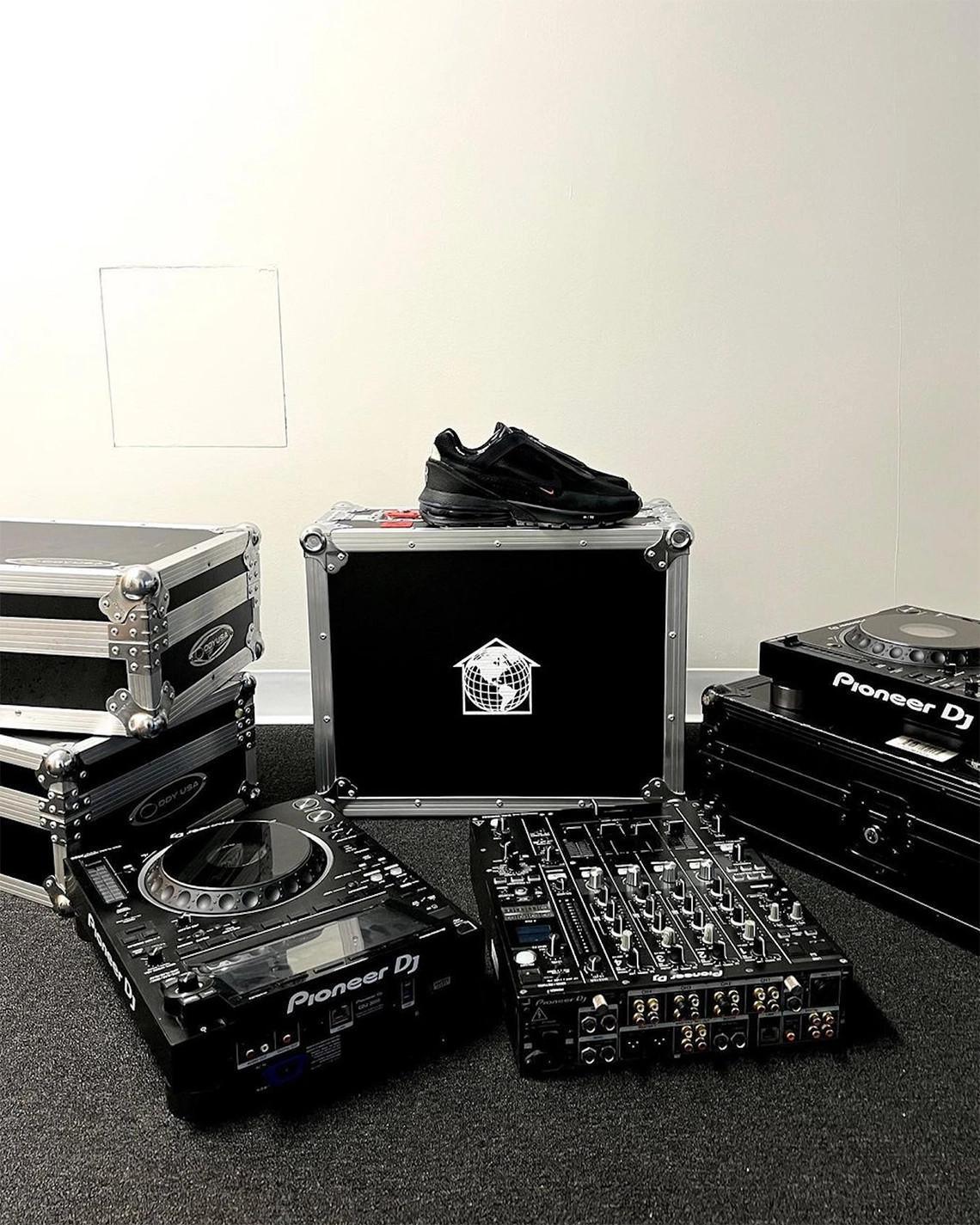 Zack Bia présente sa prochaine collaboration avec Nike Air Max Pulse Zack Bia présente sa prochaine collaboration avec Nike Air Max Pulse