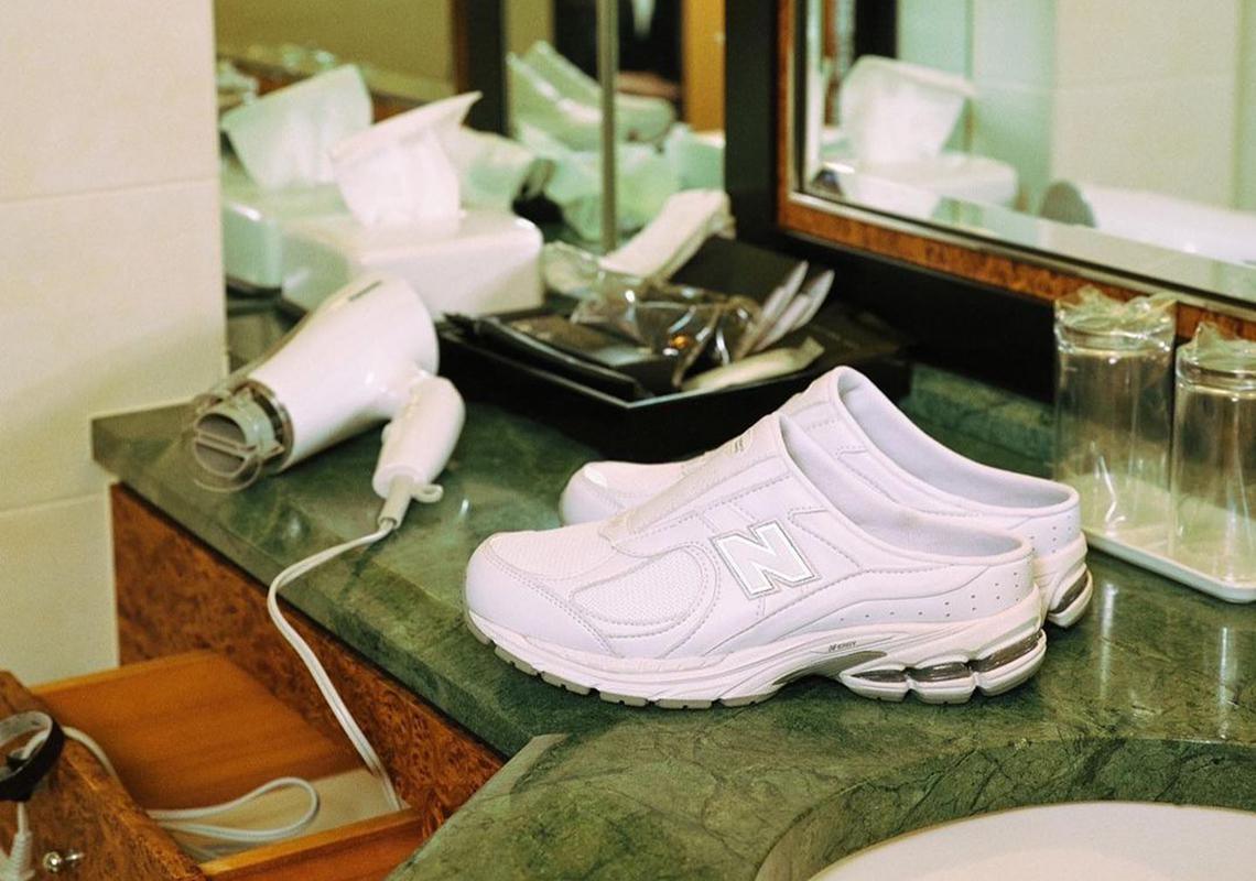 BEAMS et New Balance proposent une version blanche de la mule 2002R BEAMS et New Balance proposent une version blanche de la mule 2002R