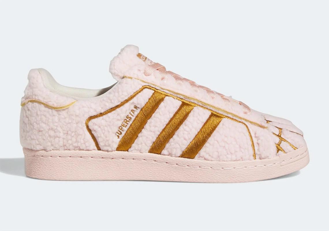 La Superstar adidas "Conchas" est un hommage ludique au Pan Dulce mexicain La Superstar adidas "Conchas" est un hommage ludique au Pan Dulce mexicain