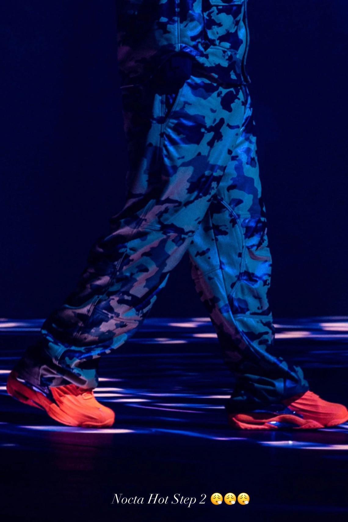 Drake présente la Nike NOCTA Hot Step 2 lors de la tournée It's All A Blur Drake présente la Nike NOCTA Hot Step 2 lors de la tournée It's All A Blur
