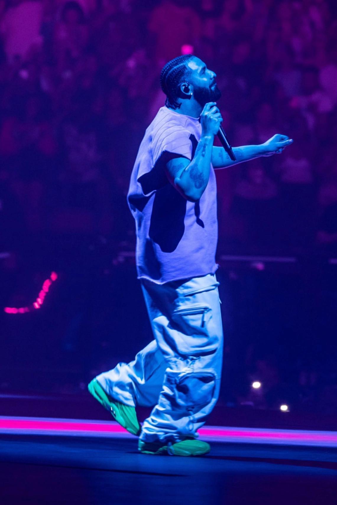 Drake présente la Nike NOCTA Hot Step 2 lors de la tournée It's All A Blur