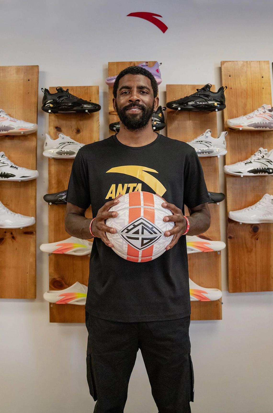 Kyrie Irving signe un contrat de cinq ans avec la marque chinoise ANTA et est nommé directeur de la création Kyrie Irving signe un contrat de cinq ans avec la marque chinoise ANTA et est nommé directeur de la création