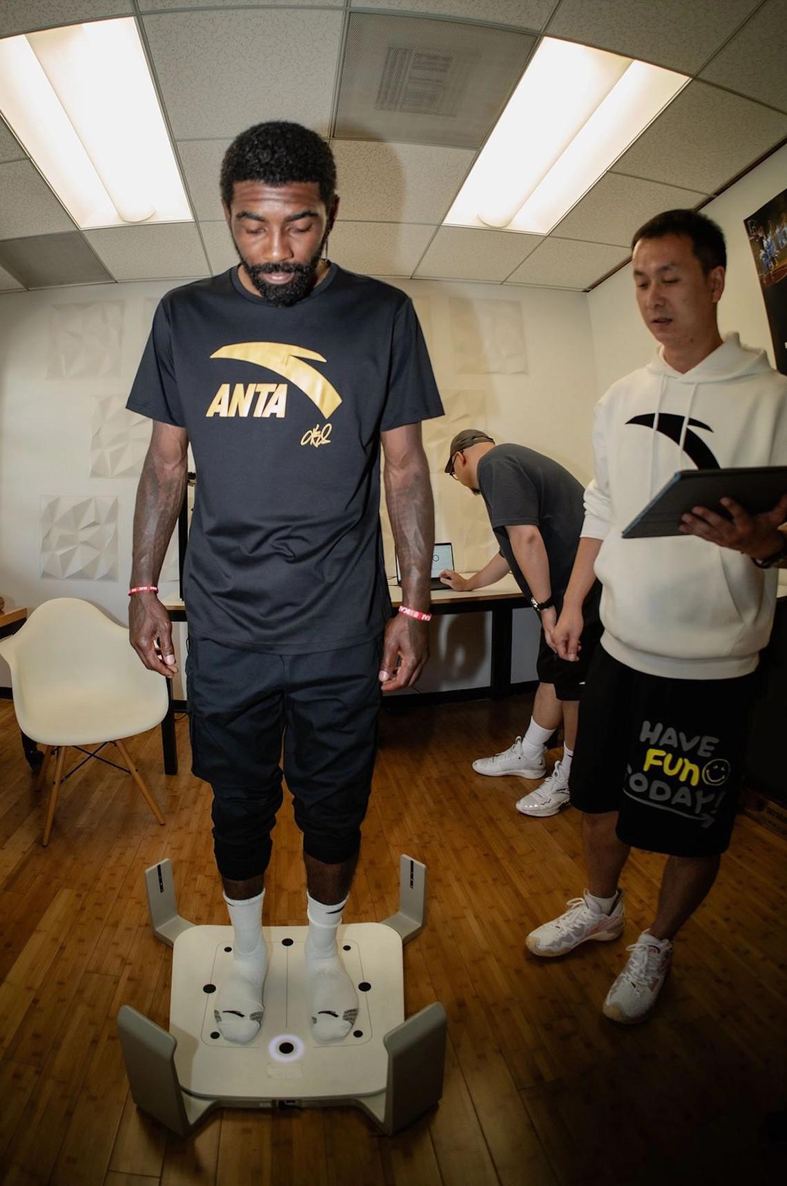 Kyrie Irving signe un contrat de cinq ans avec la marque chinoise ANTA et est nommé directeur de la création Kyrie Irving signe un contrat de cinq ans avec la marque chinoise ANTA et est nommé directeur de la création