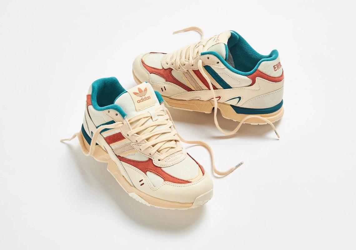 END. Et adidas fait de l'inclusivité avec le duo Torsion Super "Equals". END. Et adidas fait de l'inclusivité avec le duo Torsion Super "Equals".