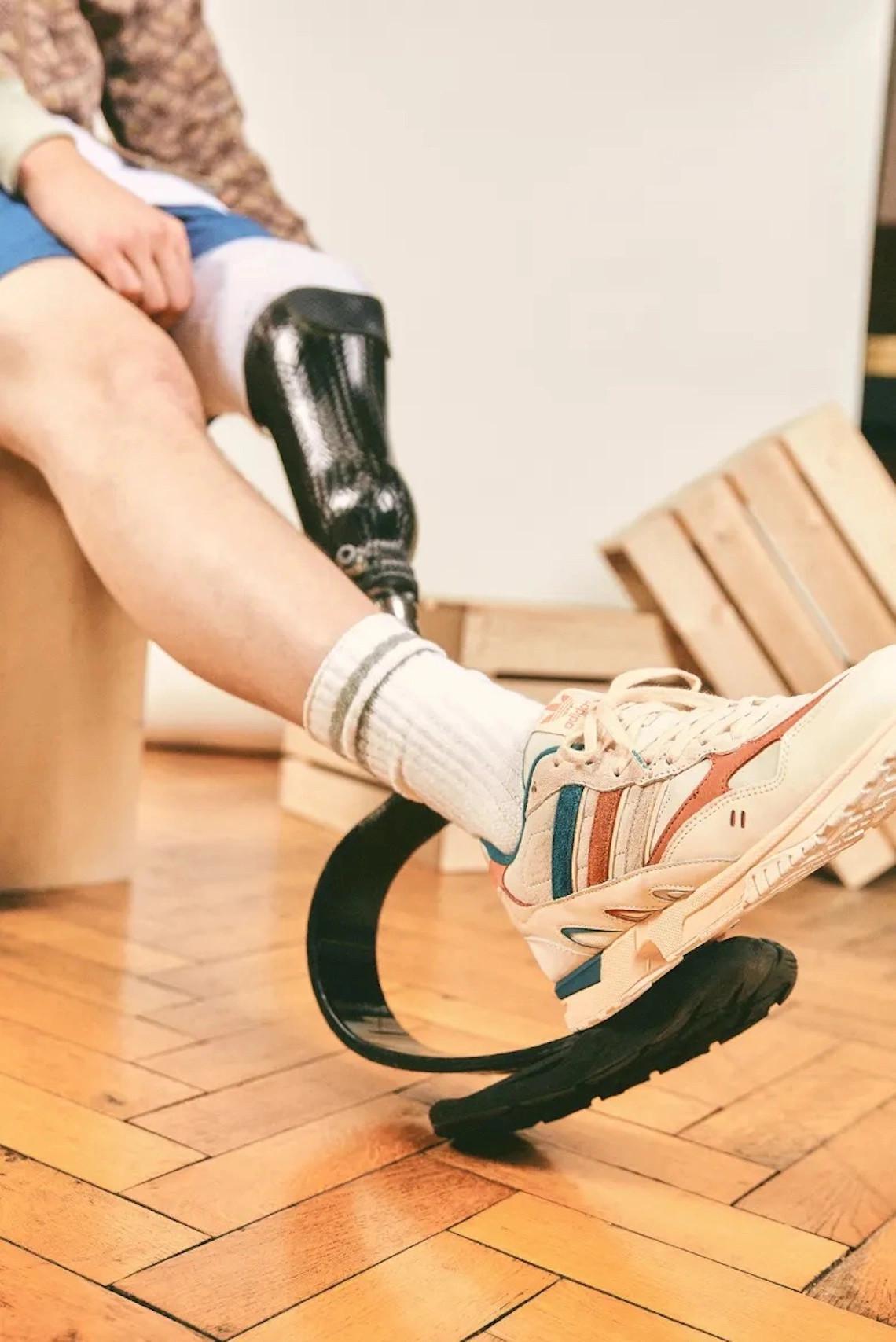 END. Et adidas fait de l'inclusivité avec le duo Torsion Super "Equals". END. Et adidas fait de l'inclusivité avec le duo Torsion Super "Equals".