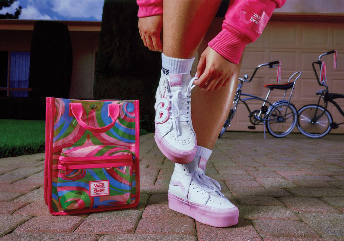 Vans aide Barbie à ajouter le métier de "designer de chaussures" à sa longue liste de professions Vans aide Barbie à ajouter le métier de "designer de chaussures" à sa longue liste de professions