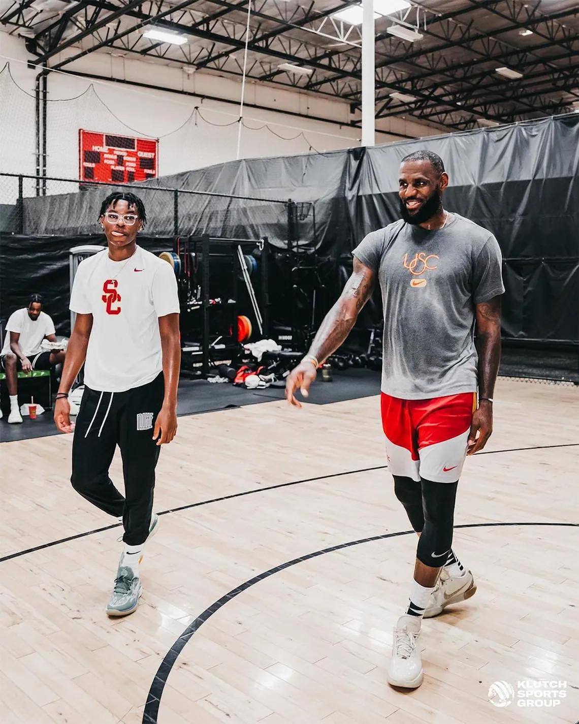 LeBron James présente la Nike LeBron 21 LeBron James présente la Nike LeBron 21