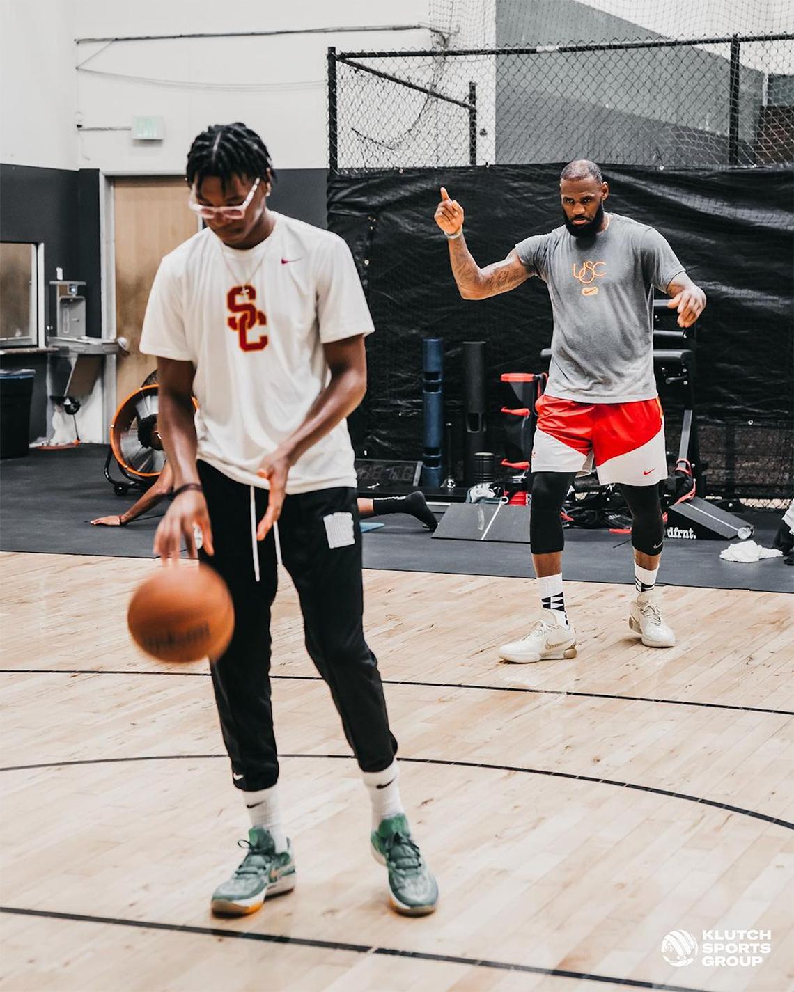 LeBron James présente la Nike LeBron 21 LeBron James présente la Nike LeBron 21