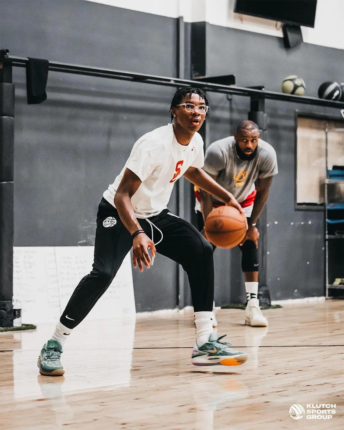 LeBron James présente la Nike LeBron 21 LeBron James présente la Nike LeBron 21