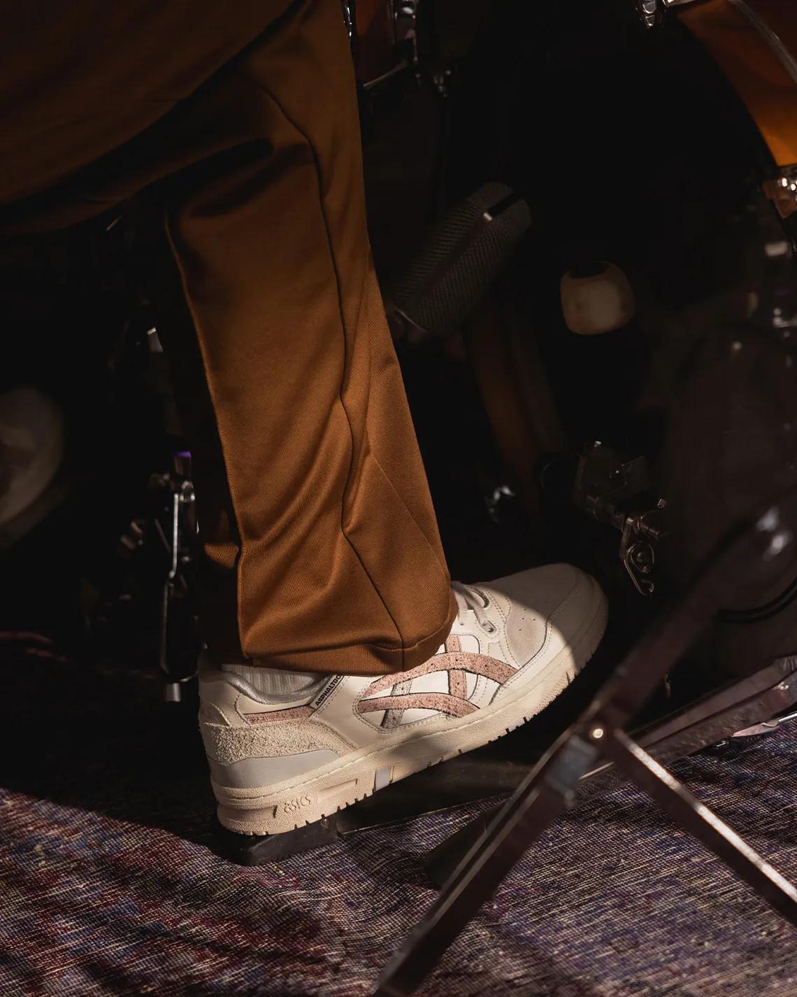 Asphaltgold produit une interprétation "impromptue" de la ASICS EX89