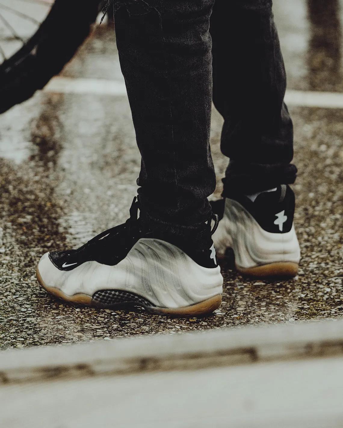 La dernière Nike Air Foamposite One "Dream A World" est exclusive à Social Status et A Ma Maniere La dernière Nike Air Foamposite One "Dream A World" est exclusive à Social Status et A Ma Maniere