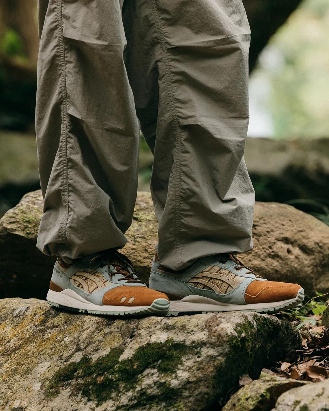 COSTS x ASICS représente une liane de litchi sur la Gel-Lyte III d'ASICS