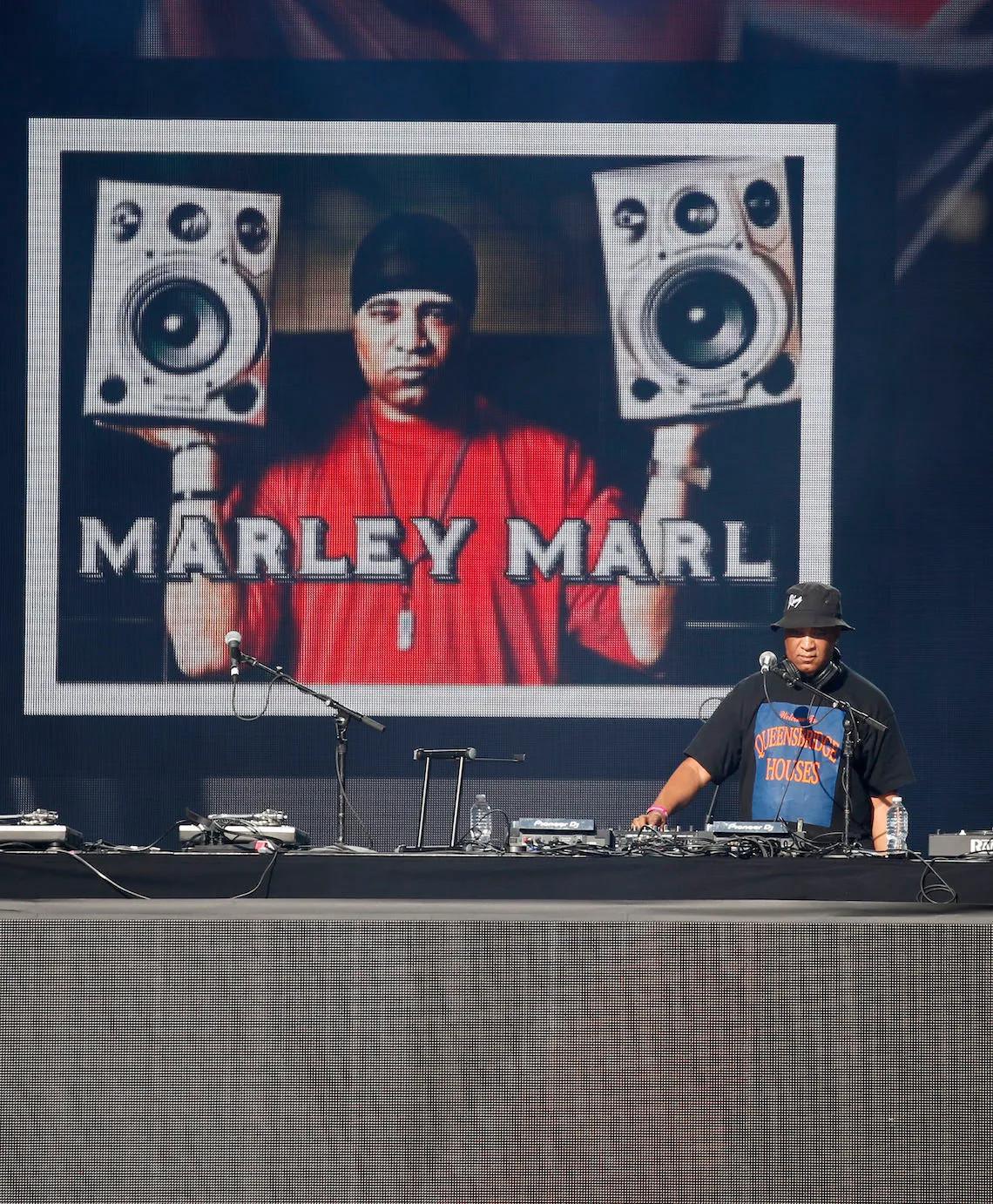 adidas célèbre 50 ans de hip-hop avec la journée "Run-DMC", une série de fêtes de quartier et d'autres événements communautaires. adidas célèbre 50 ans de hip-hop avec la journée "Run-DMC", une série de fêtes de quartier et d'autres événements communautaires.
