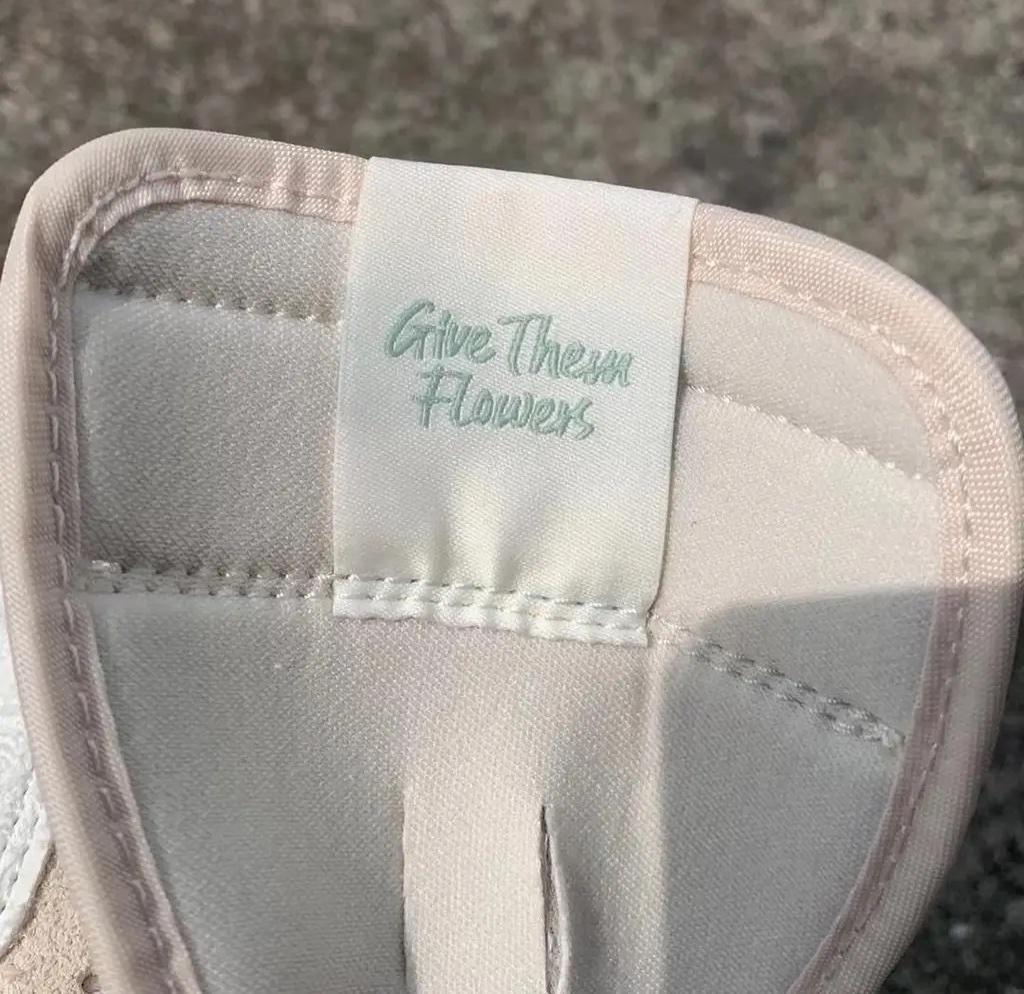 Chris Paul x Air Jordan 1 Low OG "Give Them Flowers" Sortie en octobre 2023 Chris Paul x Air Jordan 1 Low OG "Give Them Flowers" Sortie en octobre 2023