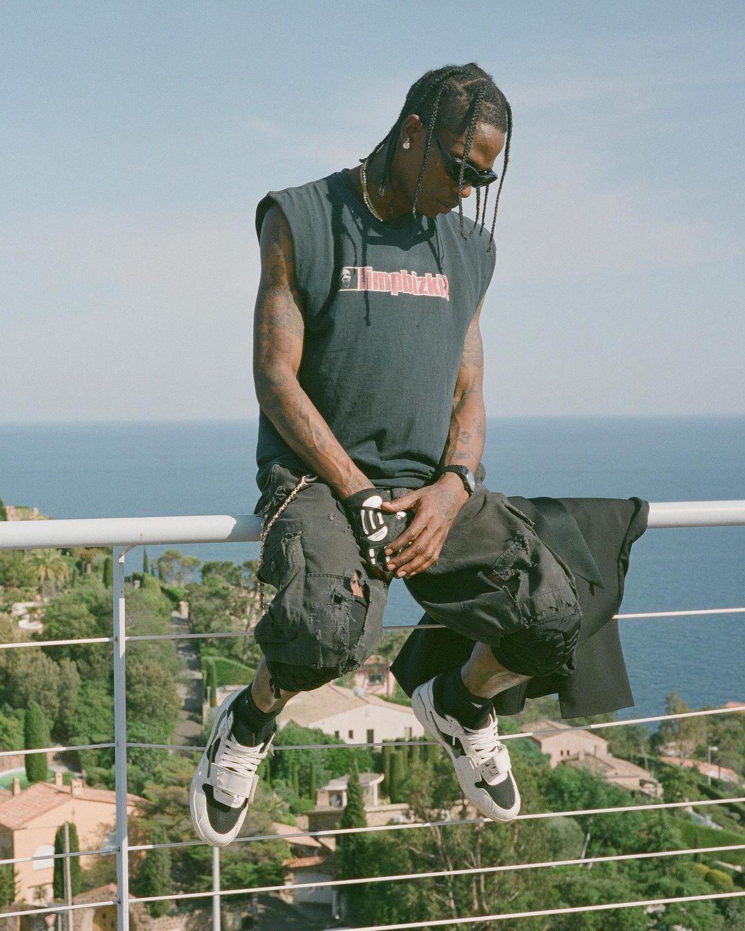 Travis Scott porte les prochaines Jordan "Cut The Check". Travis Scott porte les prochaines Jordan "Cut The Check".