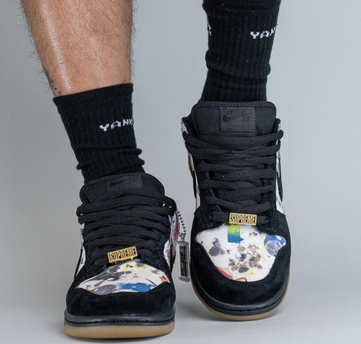 Supreme x Nike SB Dunk Low "Rammellzee" sortie le 31 août Supreme x Nike SB Dunk Low "Rammellzee" sortie le 31 août