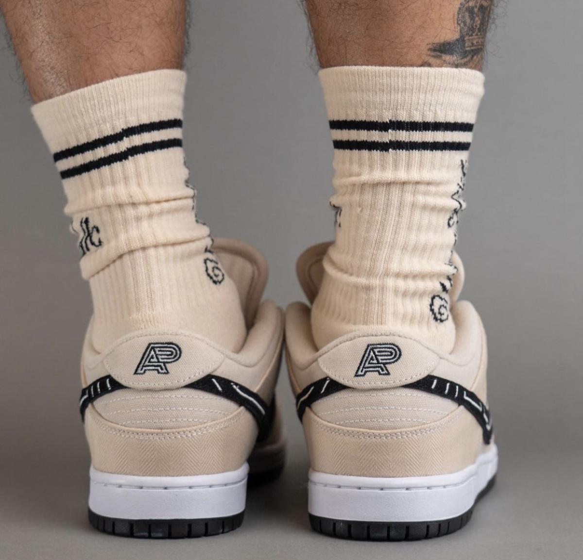 Albino & Preto x Nike SB Dunk Low avec empeigne déchirable Albino & Preto x Nike SB Dunk Low avec empeigne déchirable
