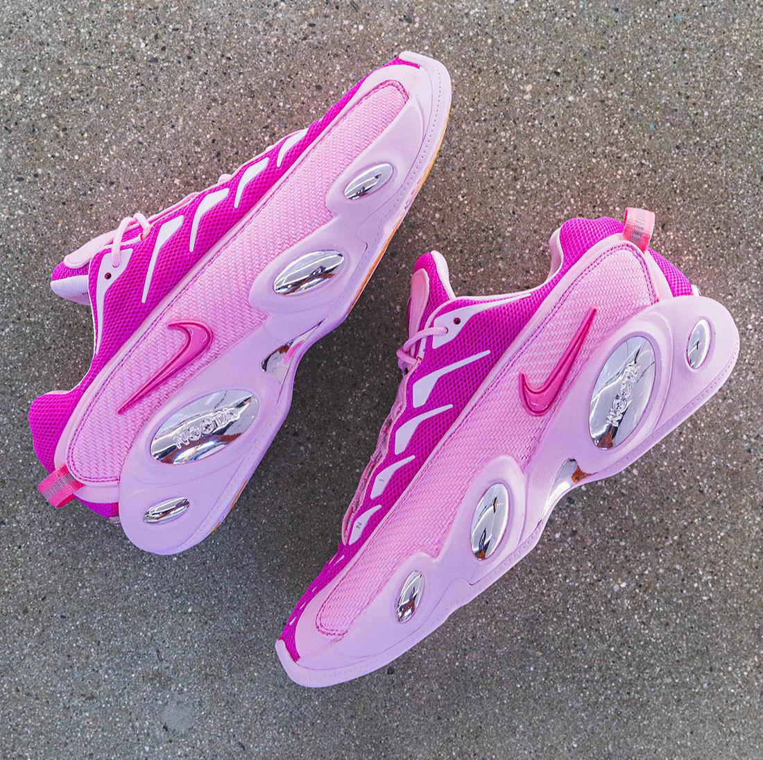 Shoe Surgeon crée des Nike NOCTA Glides roses pour le dernier concert de Drake à Los Angeles. Shoe Surgeon crée des Nike NOCTA Glides roses pour le dernier concert de Drake à Los Angeles.