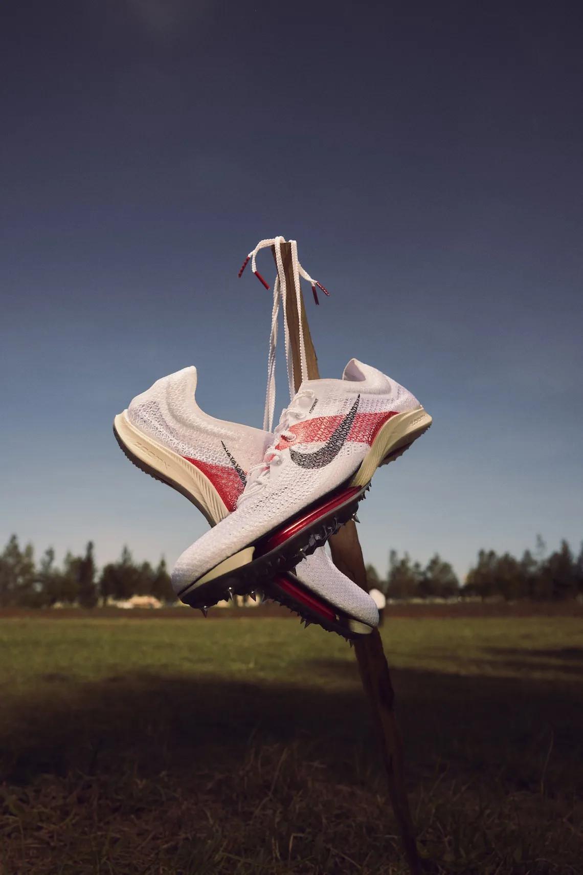 Nike Running apporte l'héritage victorieux d'Eliud Kipchoge et son message d'unité à la collection "EK Umoja". Nike Running apporte l'héritage victorieux d'Eliud Kipchoge et son message d'unité à la collection "EK Umoja".