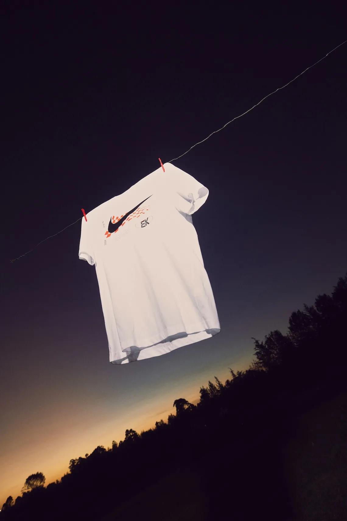 Nike Running apporte l'héritage victorieux d'Eliud Kipchoge et son message d'unité à la collection "EK Umoja". Nike Running apporte l'héritage victorieux d'Eliud Kipchoge et son message d'unité à la collection "EK Umoja".