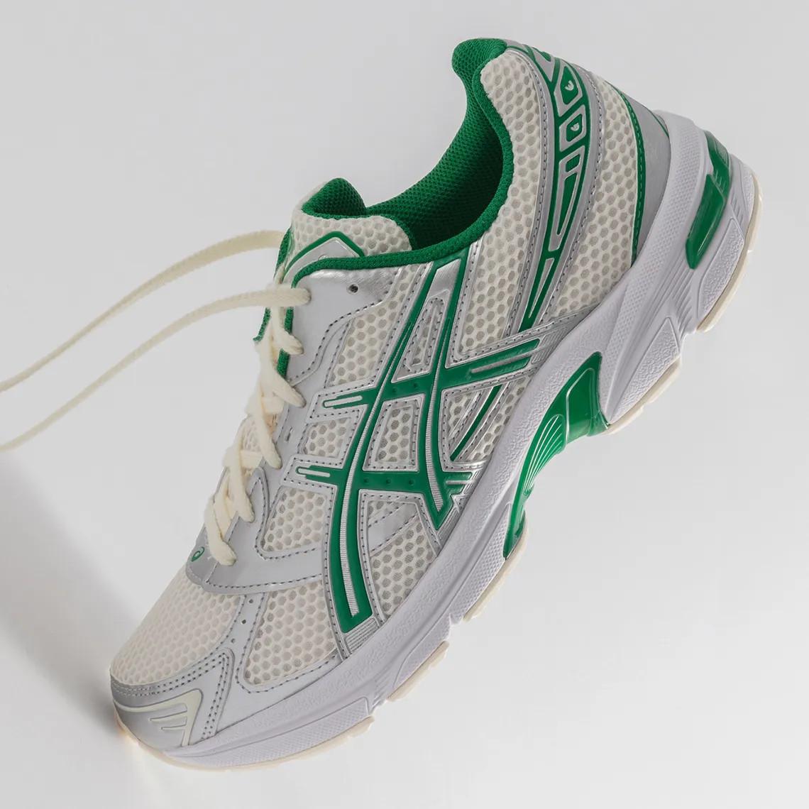 La ASICS GEL-1130 s'habille d'argent et de vert