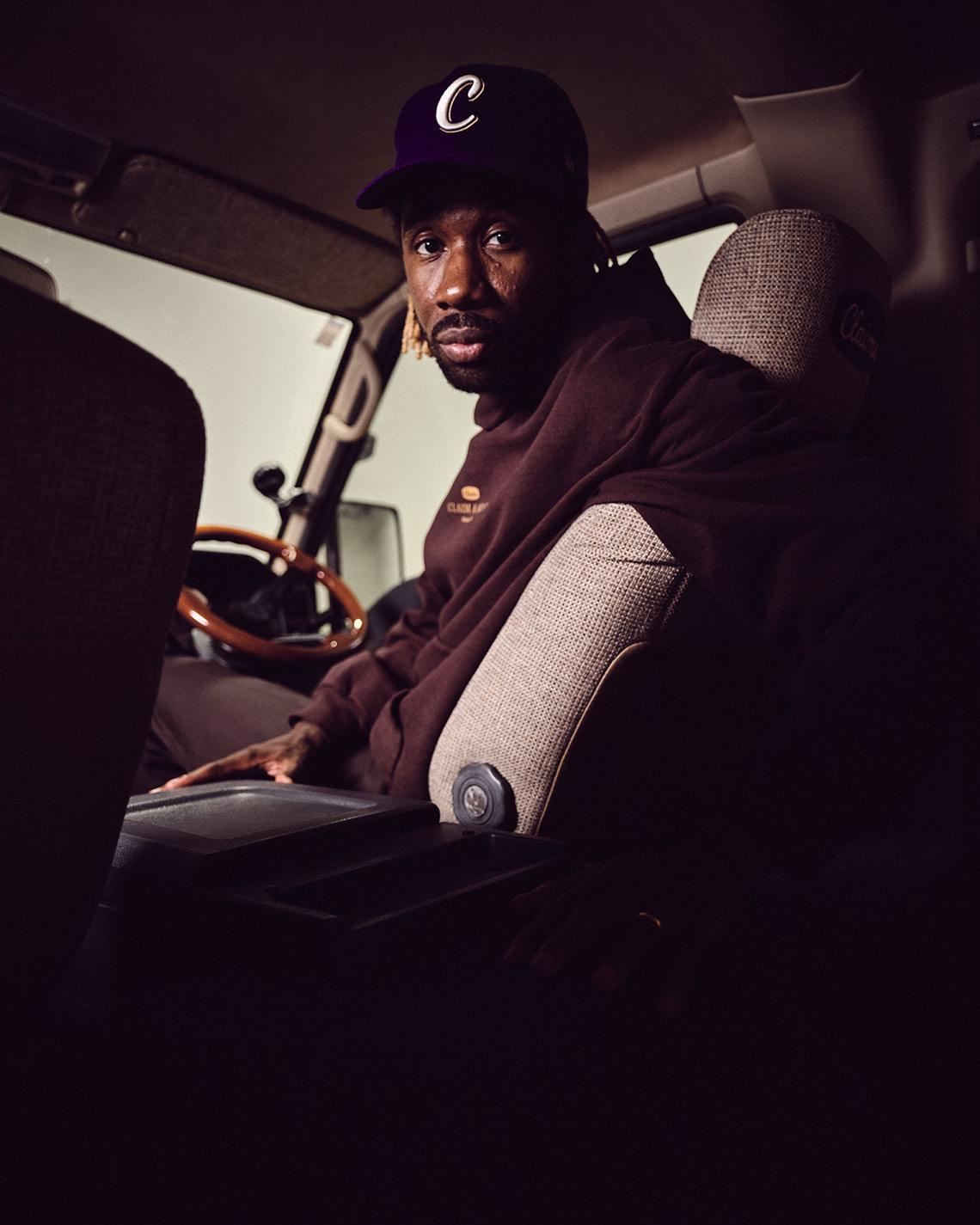 La Claima x Saucony 3D Grid Hurricane "Claim A Seat" est bien plus qu'une simple chaussure. La Claima x Saucony 3D Grid Hurricane "Claim A Seat" est bien plus qu'une simple chaussure.