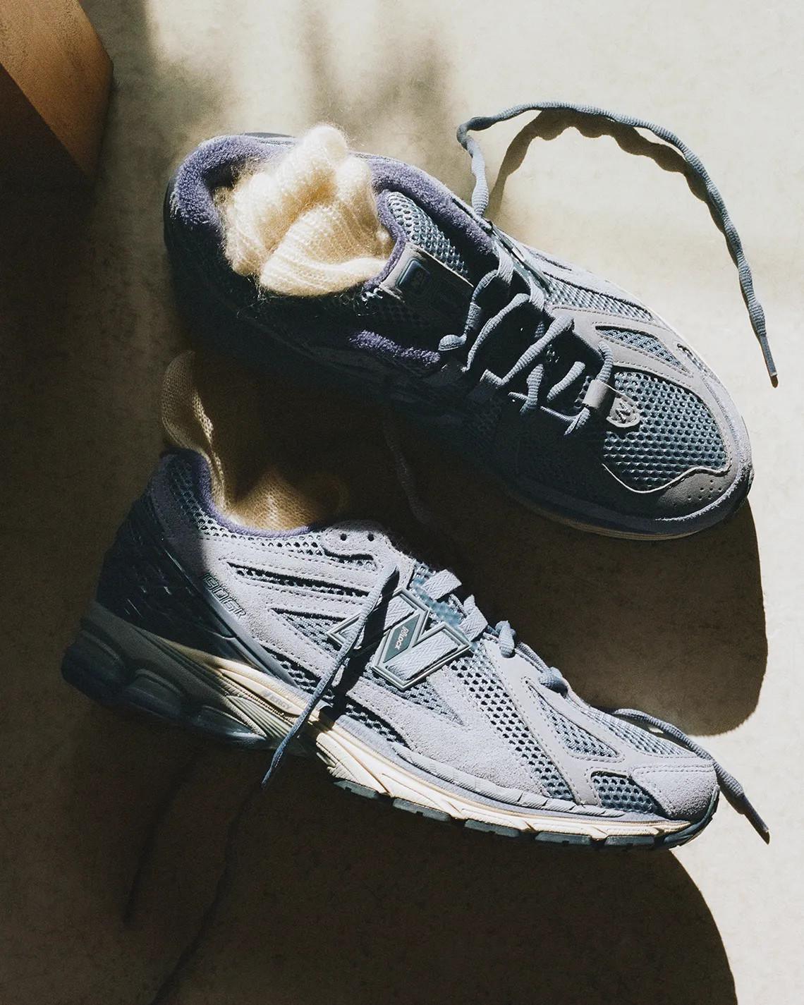 La collection AURALEE x New Balance 1906R sortira le 11 octobre. La collection AURALEE x New Balance 1906R sortira le 11 octobre.