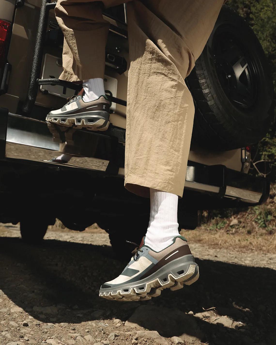 L'imperméable Packer x On Cloudventure s'inspire des paysages naturels L'imperméable Packer x On Cloudventure s'inspire des paysages naturels