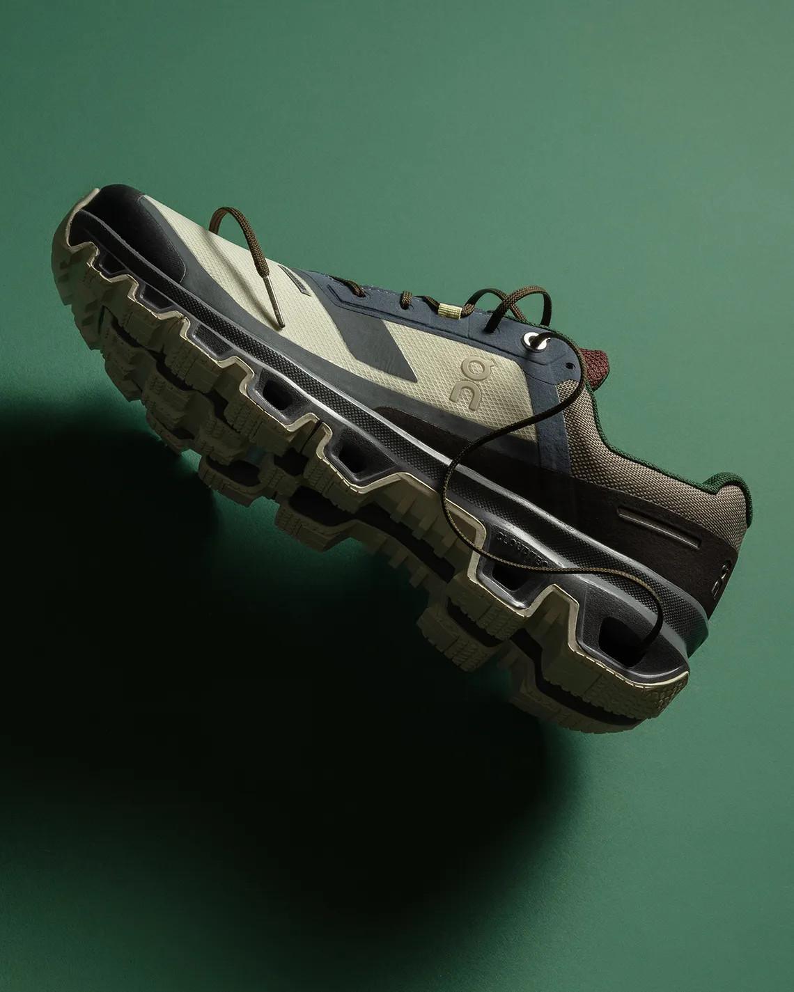 L'imperméable Packer x On Cloudventure s'inspire des paysages naturels L'imperméable Packer x On Cloudventure s'inspire des paysages naturels