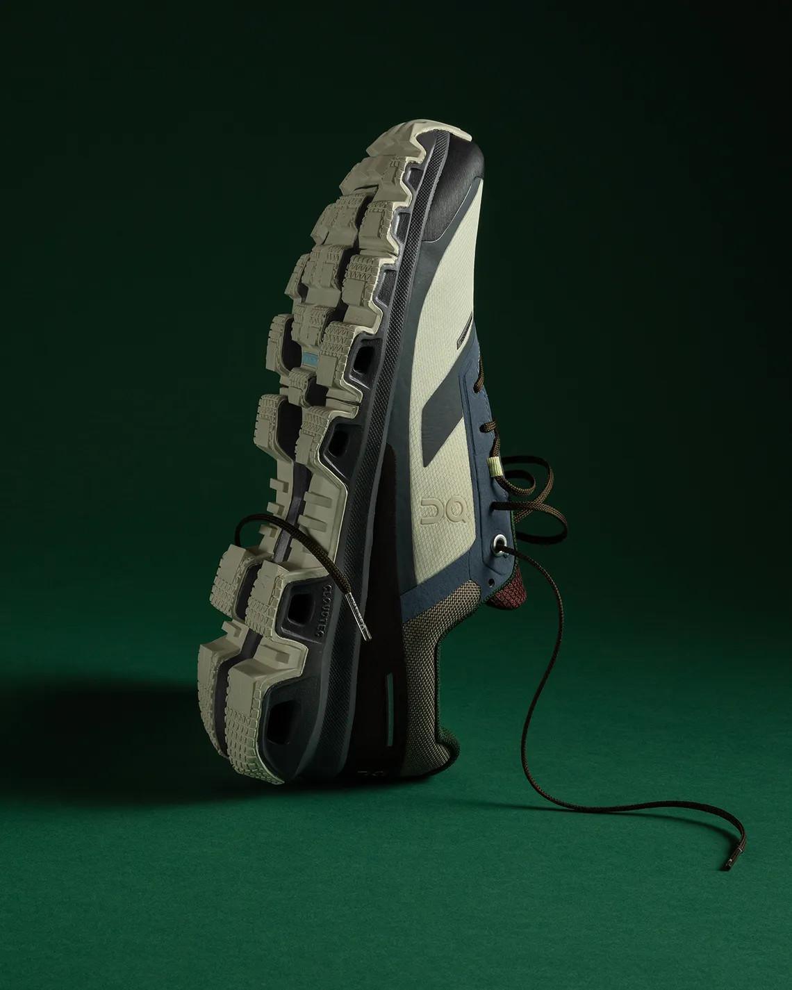 L'imperméable Packer x On Cloudventure s'inspire des paysages naturels L'imperméable Packer x On Cloudventure s'inspire des paysages naturels