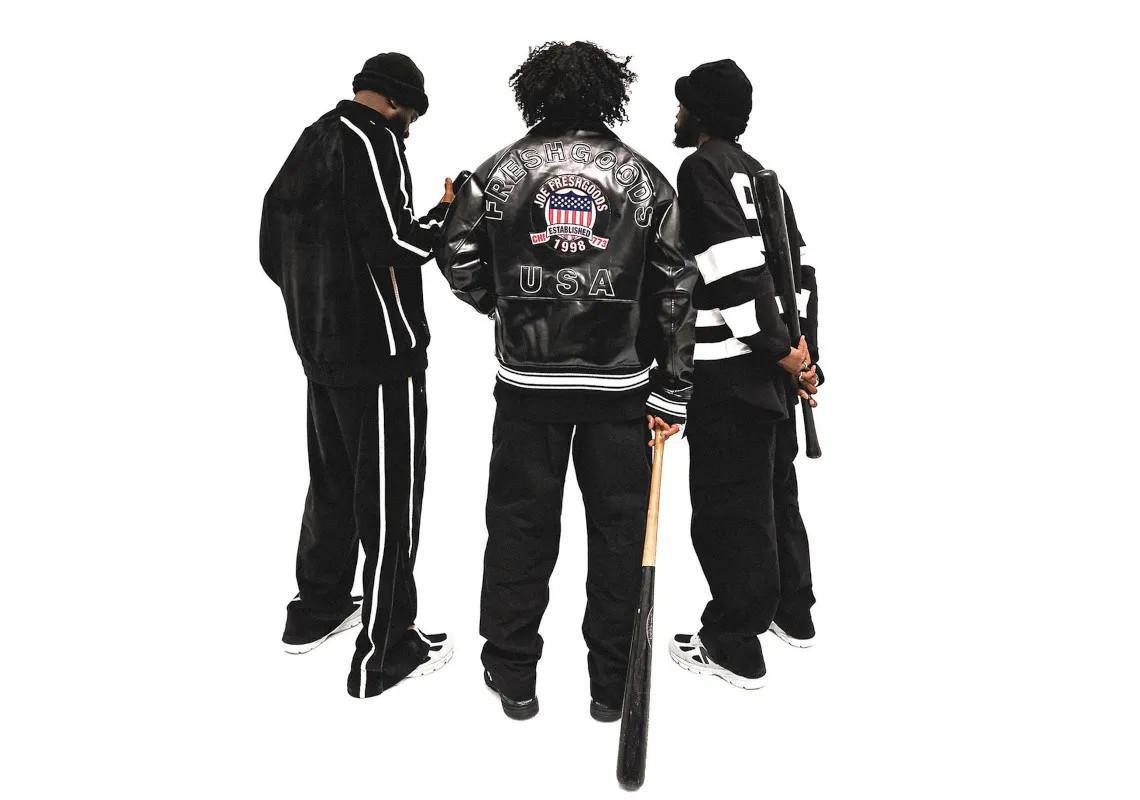 La New Balance 990v4 de Joe Freshgoods abandonne les couleurs pastel pour des transformations "noir/blanc". La New Balance 990v4 de Joe Freshgoods abandonne les couleurs pastel pour des transformations "noir/blanc".