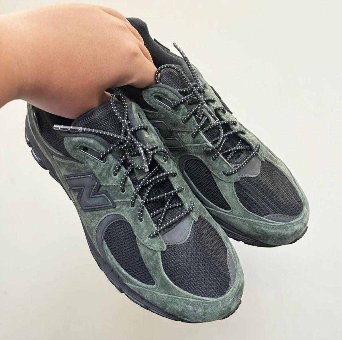 JJJJound ajoute des empeignes GORE-TEX à sa prochaine New Balance 2002R "Green". JJJJound ajoute des empeignes GORE-TEX à sa prochaine New Balance 2002R "Green".