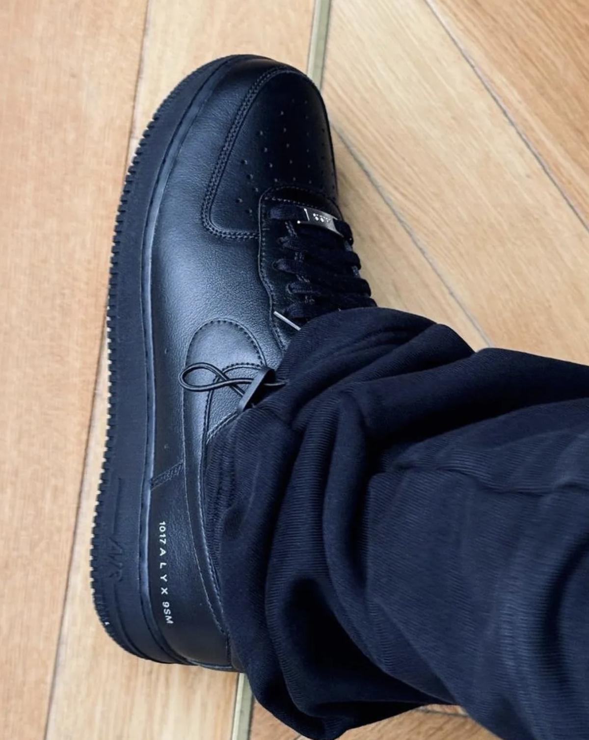 Moins, c'est plus avec l'ALYX Studio x Nike Air Force 1 Low de Matthew M. Williams Moins, c'est plus avec l'ALYX Studio x Nike Air Force 1 Low de Matthew M. Williams