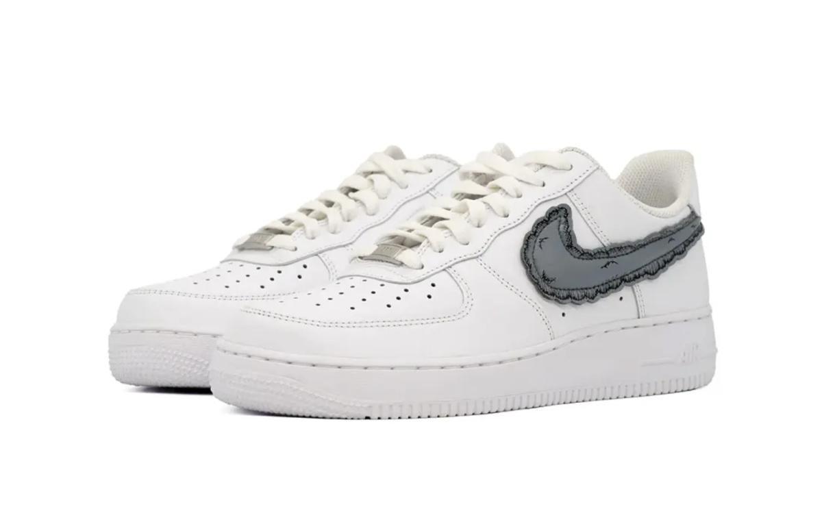 KAWS s'associe à la Nike Air Force 1 avec Sky High Farm KAWS s'associe à la Nike Air Force 1 avec Sky High Farm