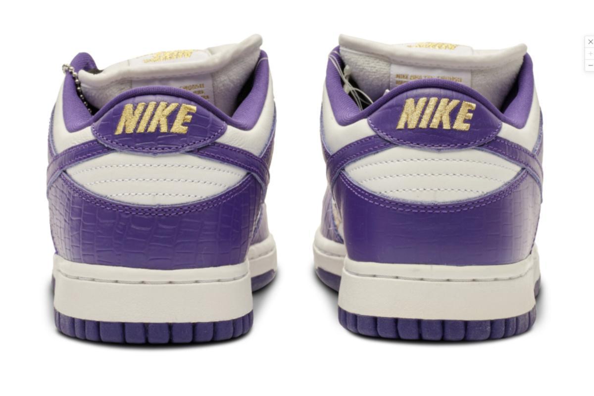 La Nike SB Dunk Low violette inédite de Supreme est mise aux enchères La Nike SB Dunk Low violette inédite de Supreme est mise aux enchères