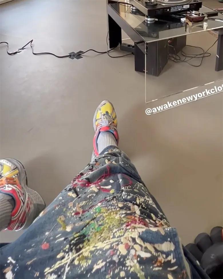 Salehe Bembury dévoile la collaboration New Balance 1906R "Heat Be Hot". Salehe Bembury dévoile la collaboration New Balance 1906R "Heat Be Hot".