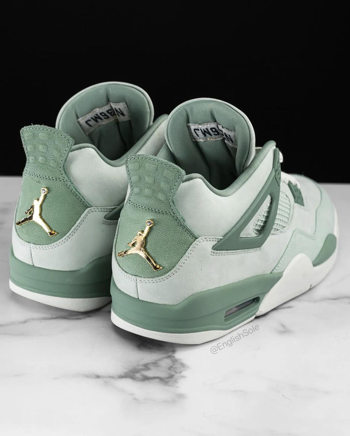 Air Jordan 4 "First Class" sertie de diamants et fabriquée exclusivement pour les athlètes de la WNBA Air Jordan 4 "First Class" sertie de diamants et fabriquée exclusivement pour les athlètes de la WNBA