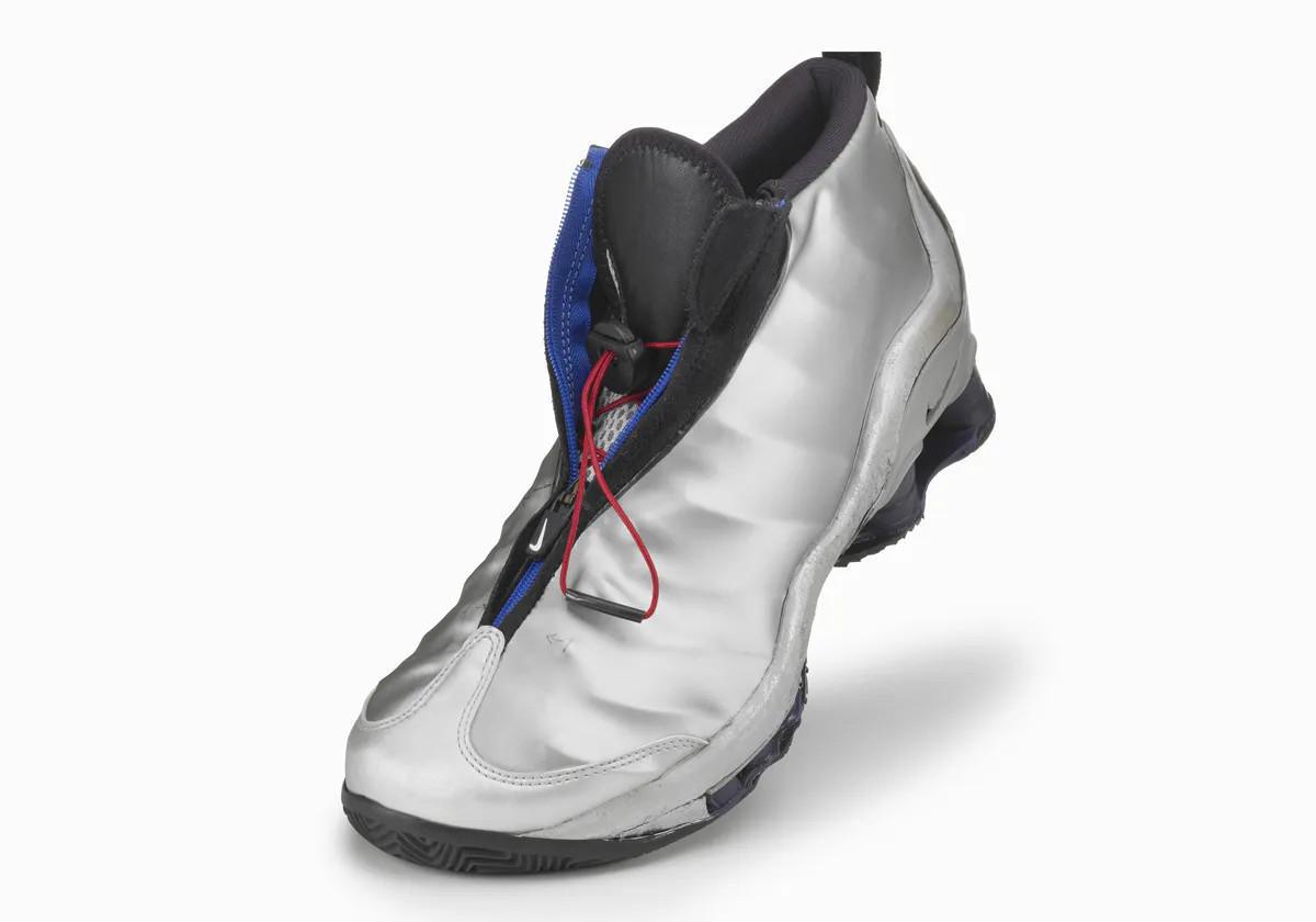 THE NIKE SHOX VC1 THE NIKE SHOX VC1