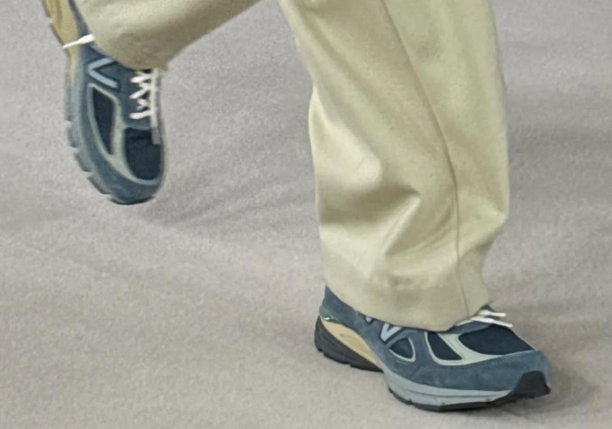 URALEE dévoile les collaborations New Balance 990v4 à la Fashion Week de Paris URALEE dévoile les collaborations New Balance 990v4 à la Fashion Week de Paris