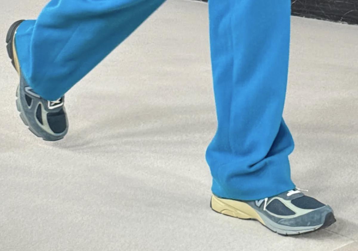 URALEE dévoile les collaborations New Balance 990v4 à la Fashion Week de Paris URALEE dévoile les collaborations New Balance 990v4 à la Fashion Week de Paris