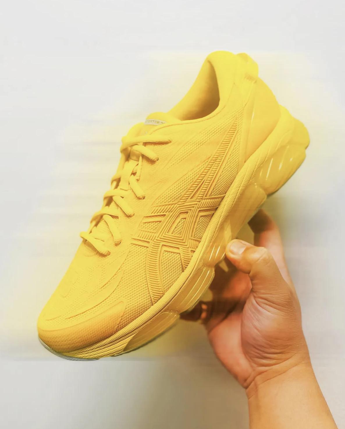 C.P. Company apporte un jaune ton sur ton à ses ASICS GEL-Quantum 360 C.P. Company apporte un jaune ton sur ton à ses ASICS GEL-Quantum 360