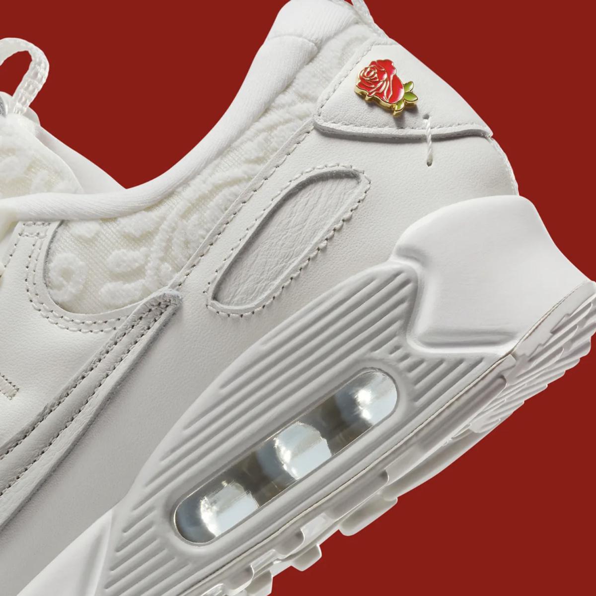 Idée de cadeau pour la Saint-Valentin : La Nike Air Max 90 Futura "You Deserve Flowers" Idée de cadeau pour la Saint-Valentin : La Nike Air Max 90 Futura "You Deserve Flowers"