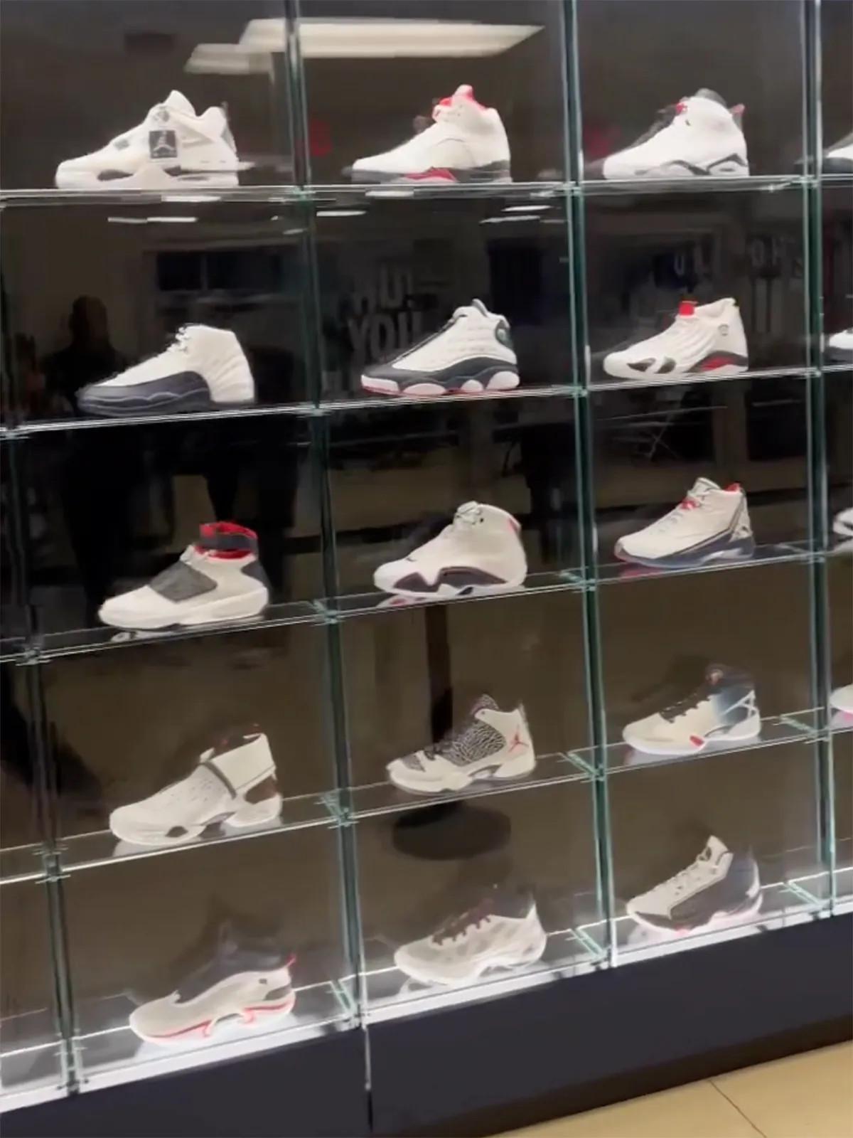 L'université d'Howard dévoile une incroyable exposition d'Air Jordan PE L'université d'Howard dévoile une incroyable exposition d'Air Jordan PE