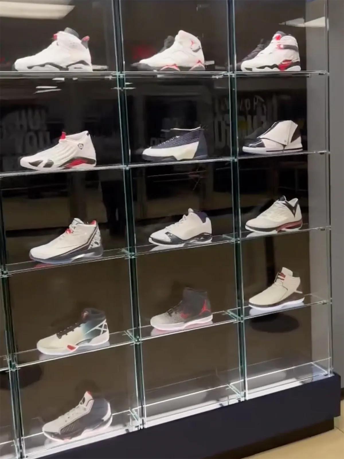 L'université d'Howard dévoile une incroyable exposition d'Air Jordan PE L'université d'Howard dévoile une incroyable exposition d'Air Jordan PE