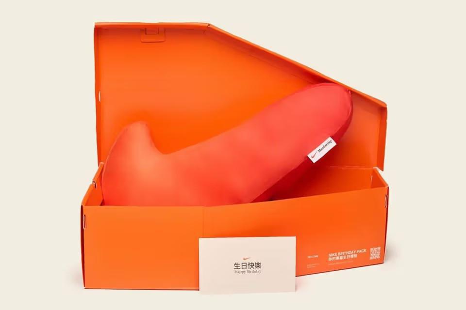 Nike dévoile le "Birthday Pillow Gift Box" Nike dévoile le "Birthday Pillow Gift Box"